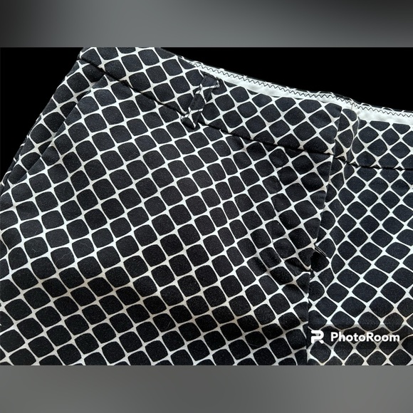 SHORTS - Picture 3 of 7